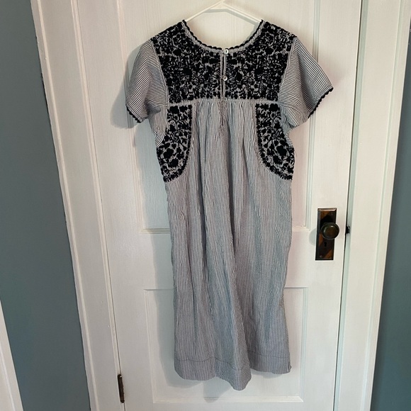 Sister Mary embroidered dress - Picture 3 of 6